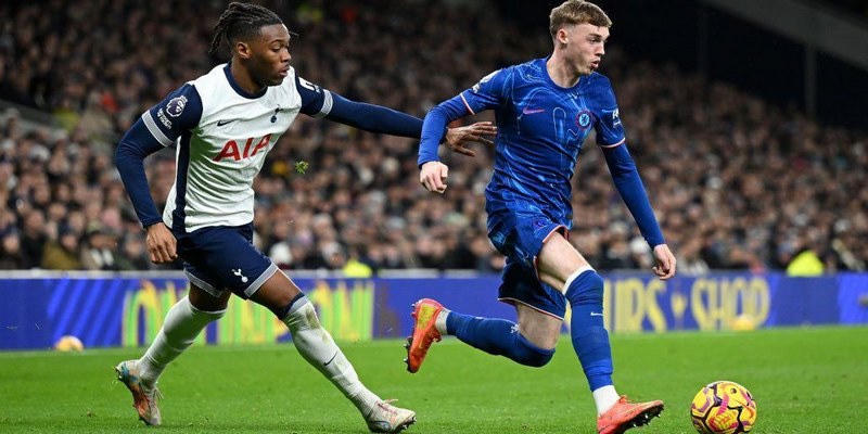Chelsea đang lấy lại phong độ trong khi Tottenham vẫn khủng hoảng
